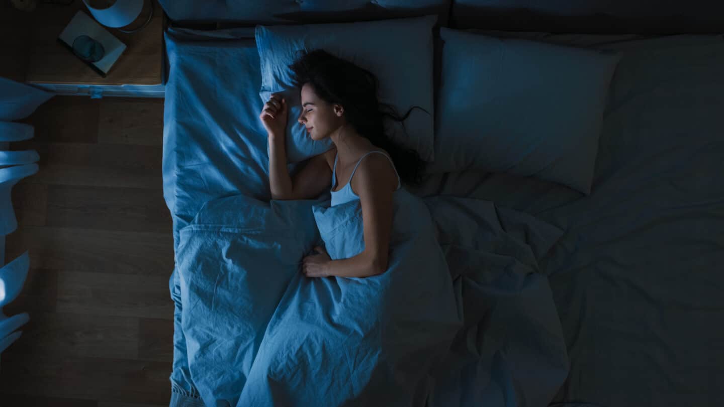 수면 효율(sleep efficiency)은 ‘실제 잠든 시간 ÷ 침대에 누워 있던 전체 시간’으로 정의된다.