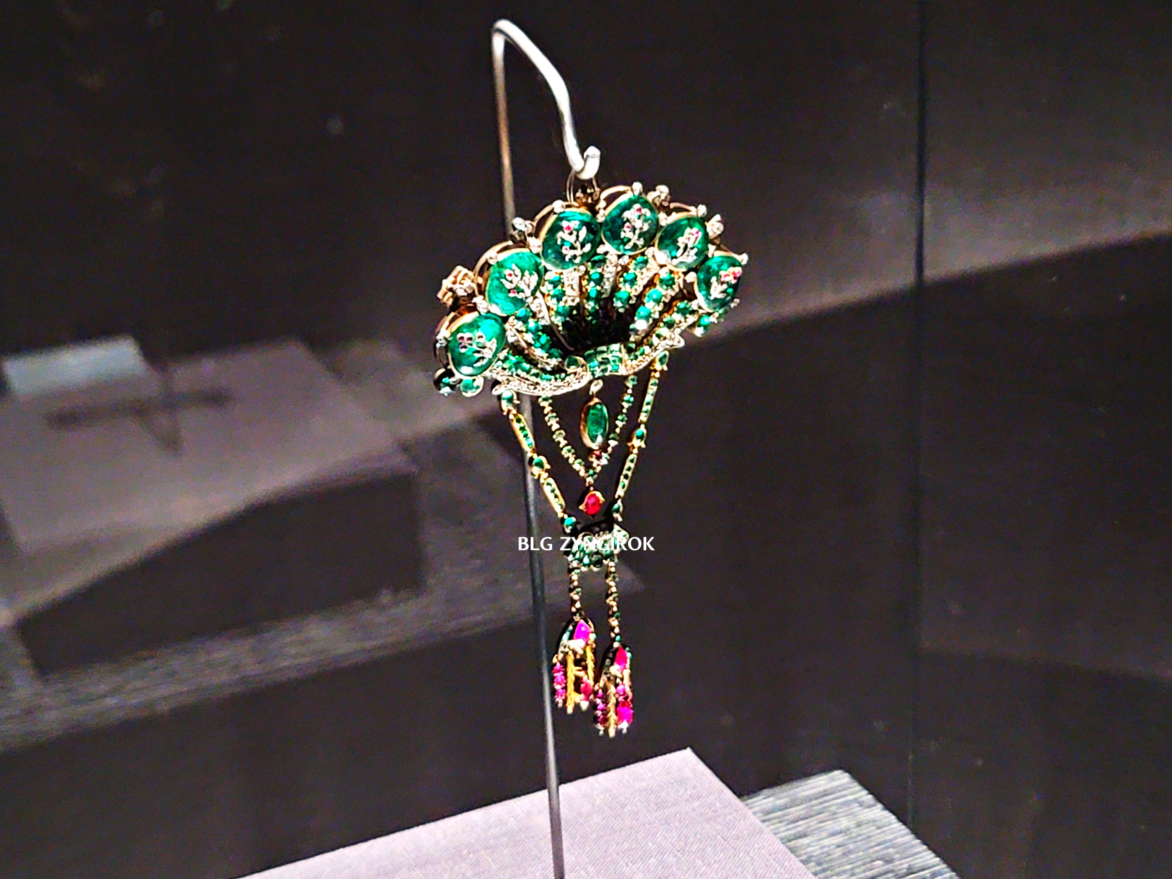 롯데타워 - 롯데뮤지엄 고혹의 보석 매혹의 시간 - 17에서 18세기 전시품 모습이다.