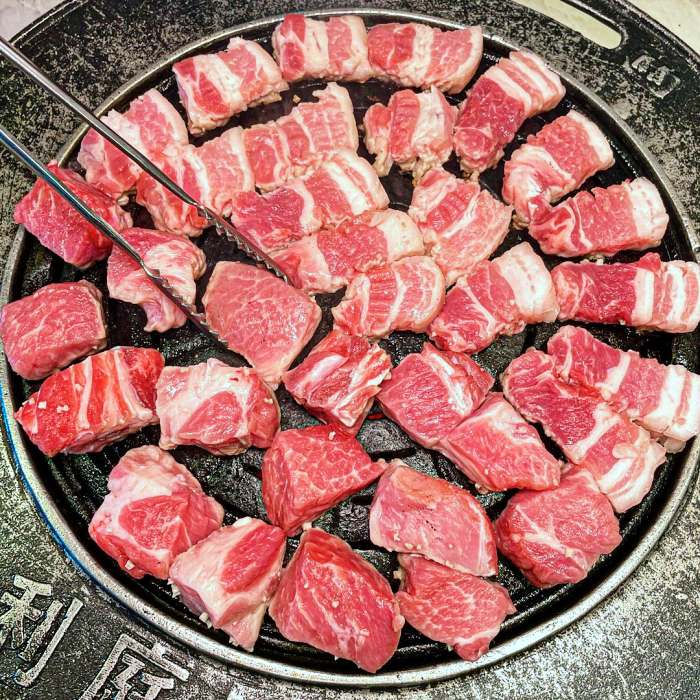 생방송투데이 서대문 연희동 삼천 번의 수제 칼집 삼겹살 맛집