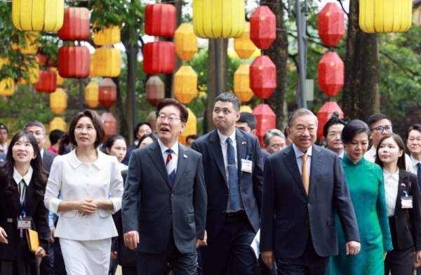 이 대통령 탕롱황성 친교 행사와 태극기 패션 외교의 핵심 정리: 베트남 순방 마무리
