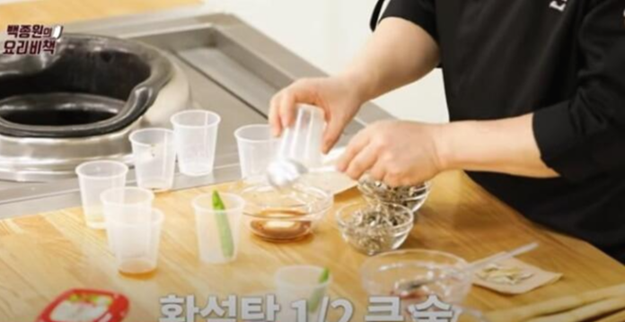 황설탕 반큰술 넣고 간장 양념장 만들기