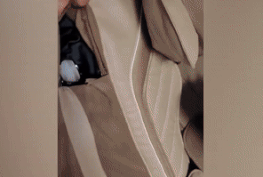 지난 9일 JTBC 사건반장에는 안마의자를 사용하다 머리카락이 말려 들어가 뜯기는 사고로 다섯바늘을 꿰맸다는 여성의 사연이 소개됐다. 영상은 방송화면. [영상=JTBC]