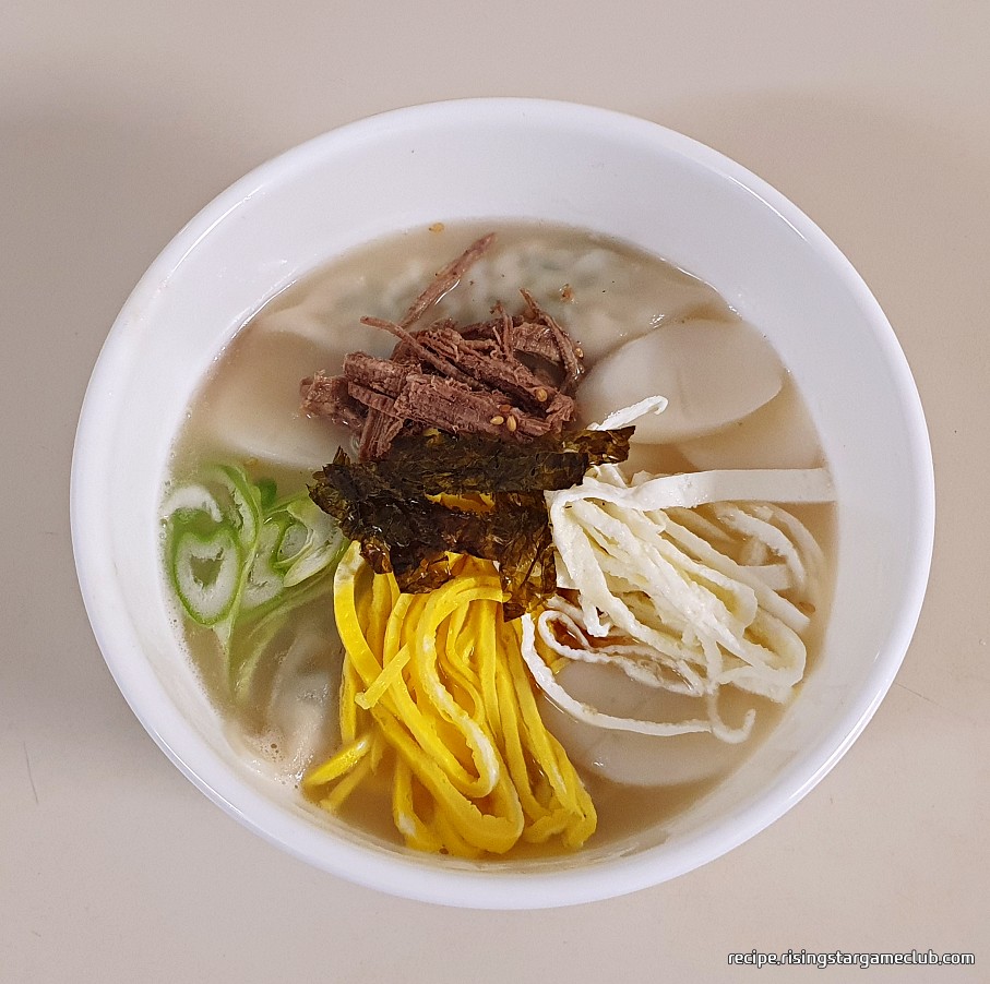 사골 육수로 맛있는 떡국 만들기 완성 사진
