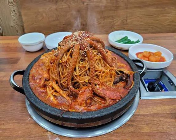 돌솟해물뼈찜 천안점
