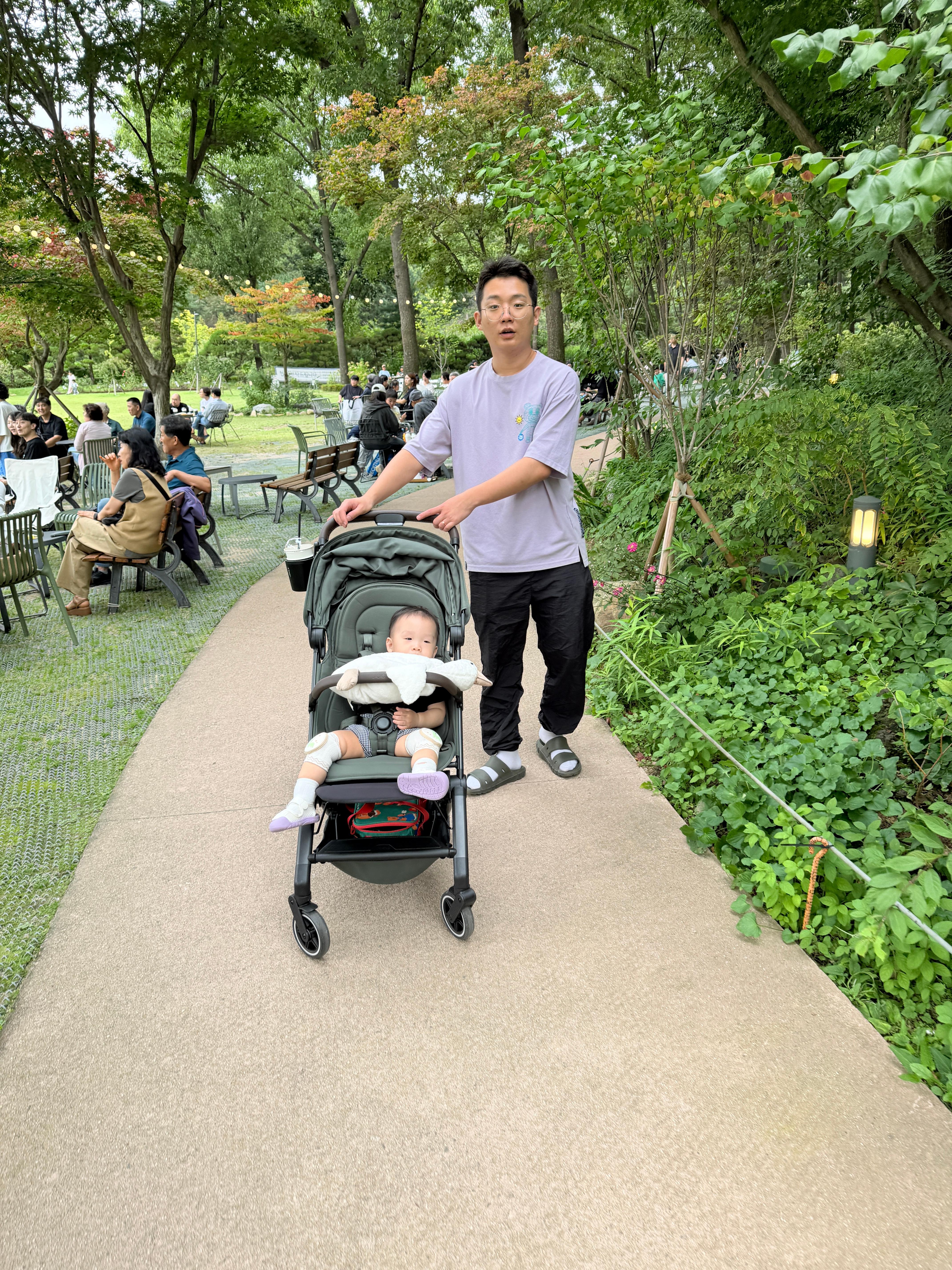 솔블리아빠랑 유모차에 타고 있는 아기 솔블리