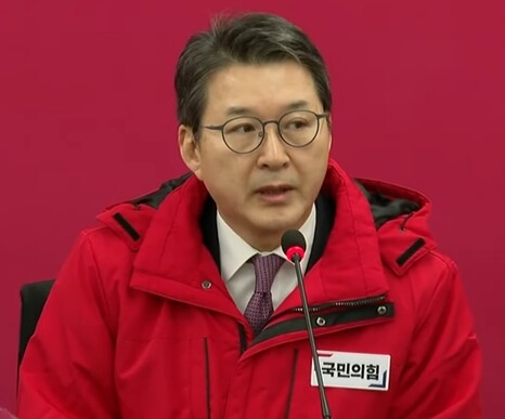 박성중 의원을 제치고 서초을에 단수 공천된 신동욱 전 앵커
