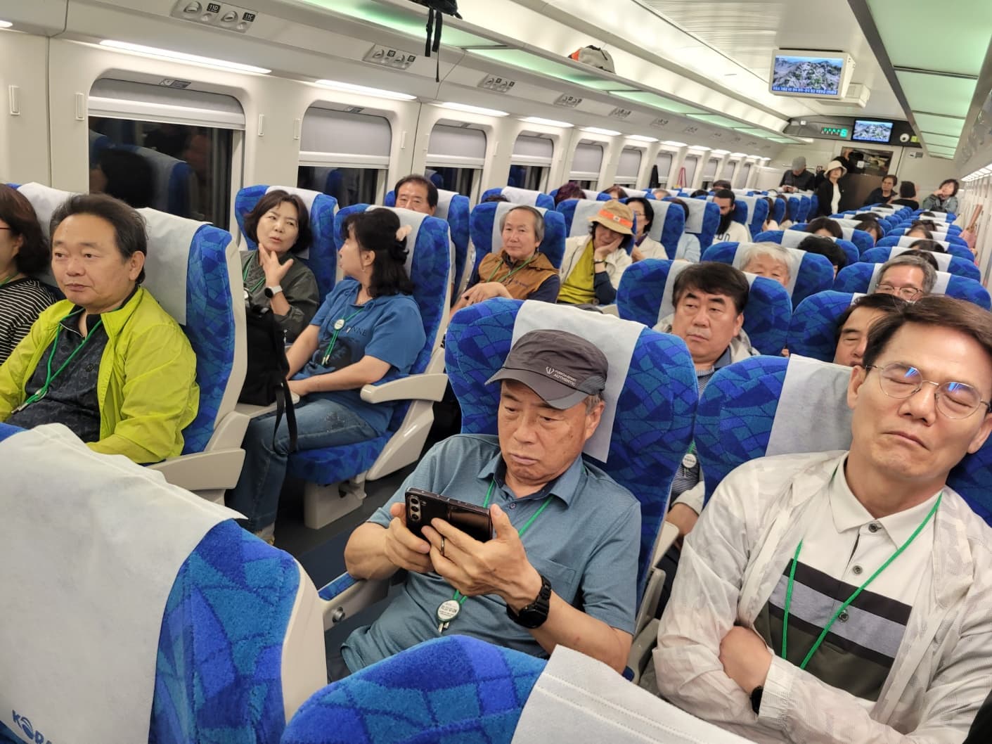기차는 같은 목적지를 향해 달리지만 이날 우리에게 더 소중했던 것은 함께하는 동행