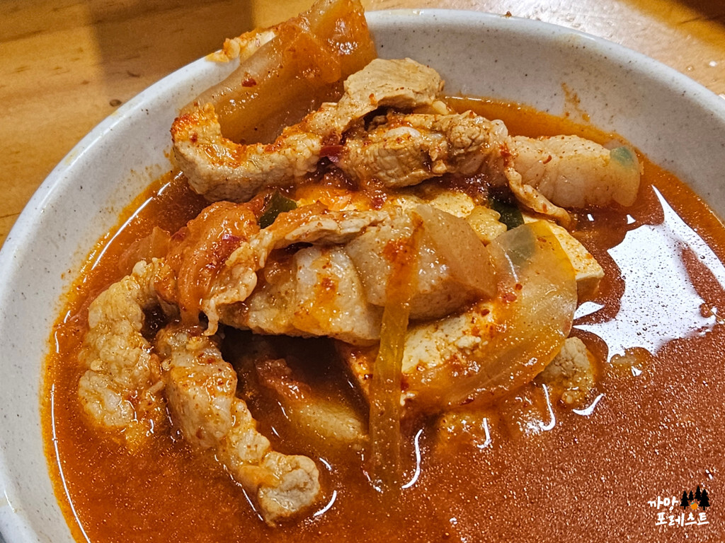 진토 김치 생고기 김치찌개