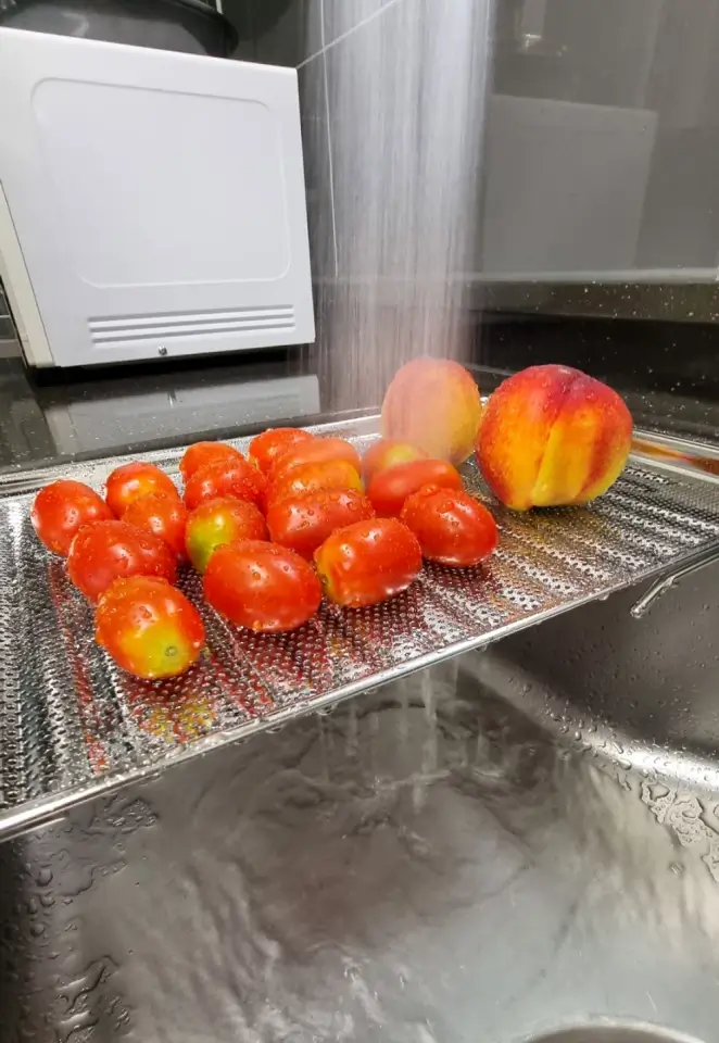 웨이브 타공이라 채소, 과일이 구르지 않아요