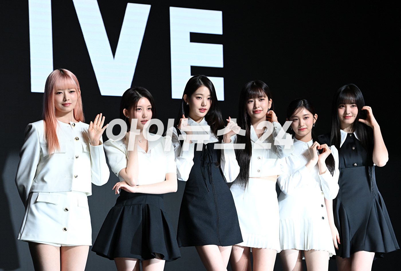 그룹 아이브가 10일 오후 서울 영등포구 여의도동 콘래드 호텔에서 열린 첫 번째 정규 앨범 '아이해브 아이브(I've IVE)' 발매 기념 기자간담회에서 인사말을 하고 있다. [사진=김성진 기자]