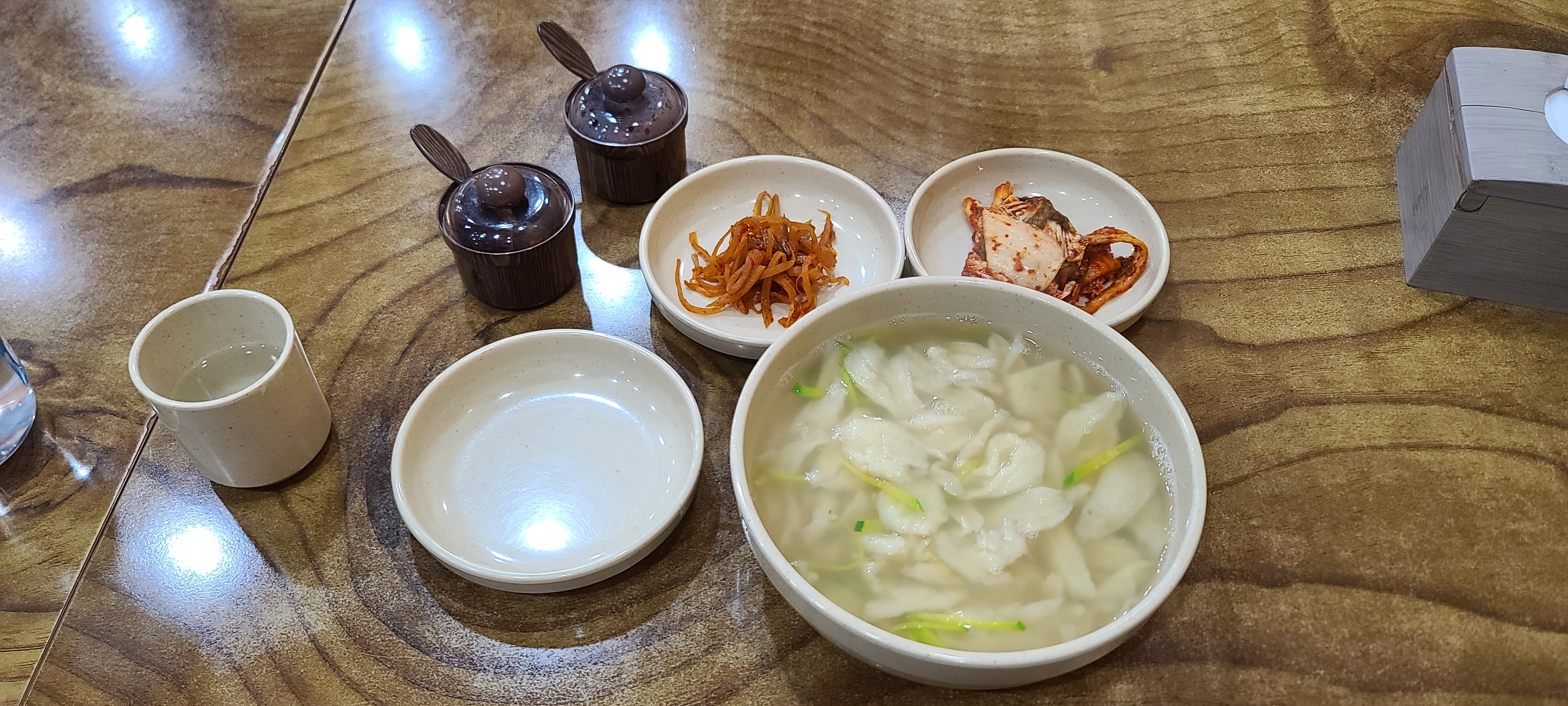 성남맛집 수제비 칼국수 음성손칼국수 상대원맛집 옛날감성 좌식테이블 따뜻한온돌 메뉴판 수제비곱빼기