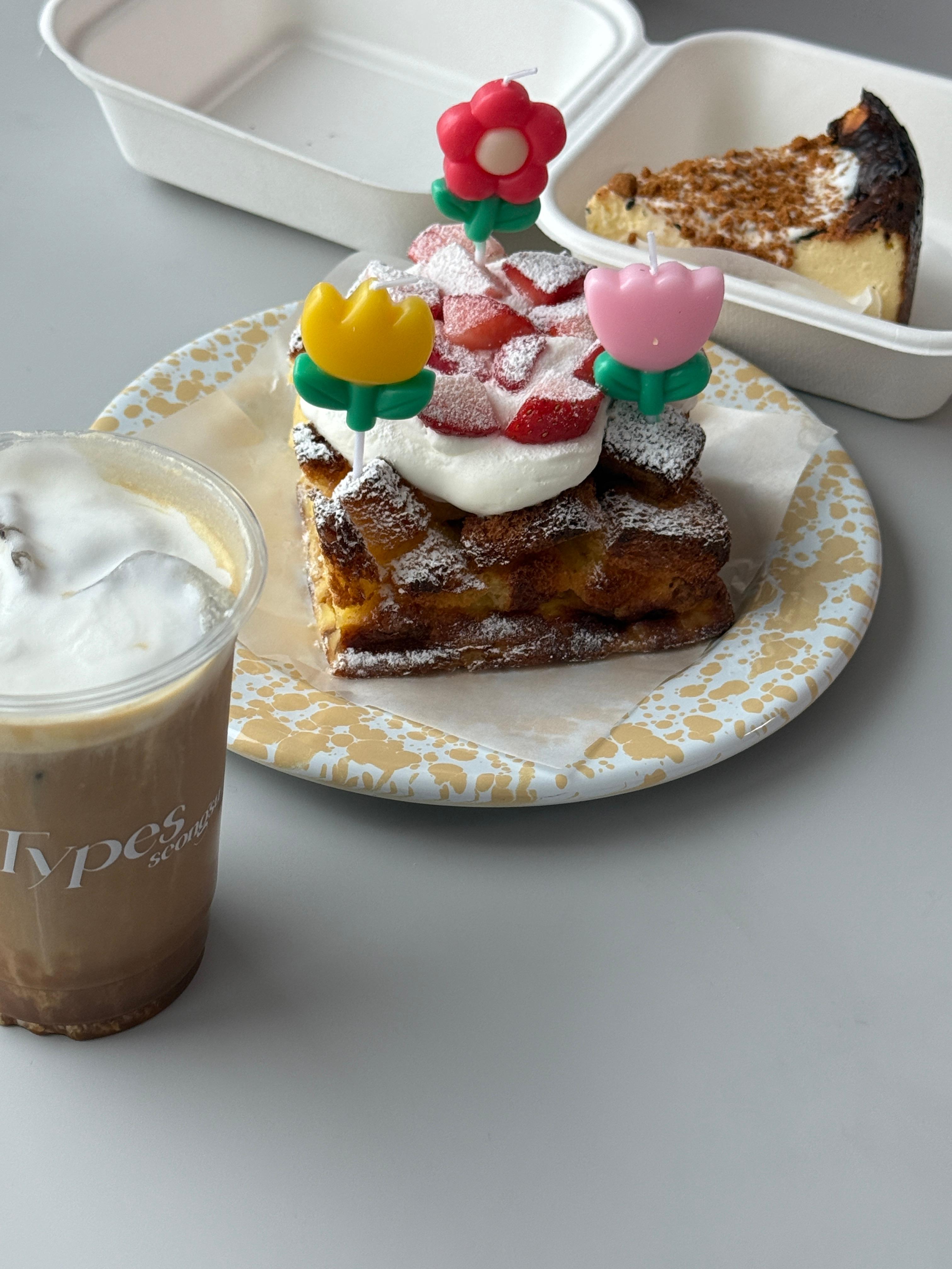 &ldquo;홈카페 감성 완성! 커피와 찰떡궁합 디저트 추천 5가지&rdquo;