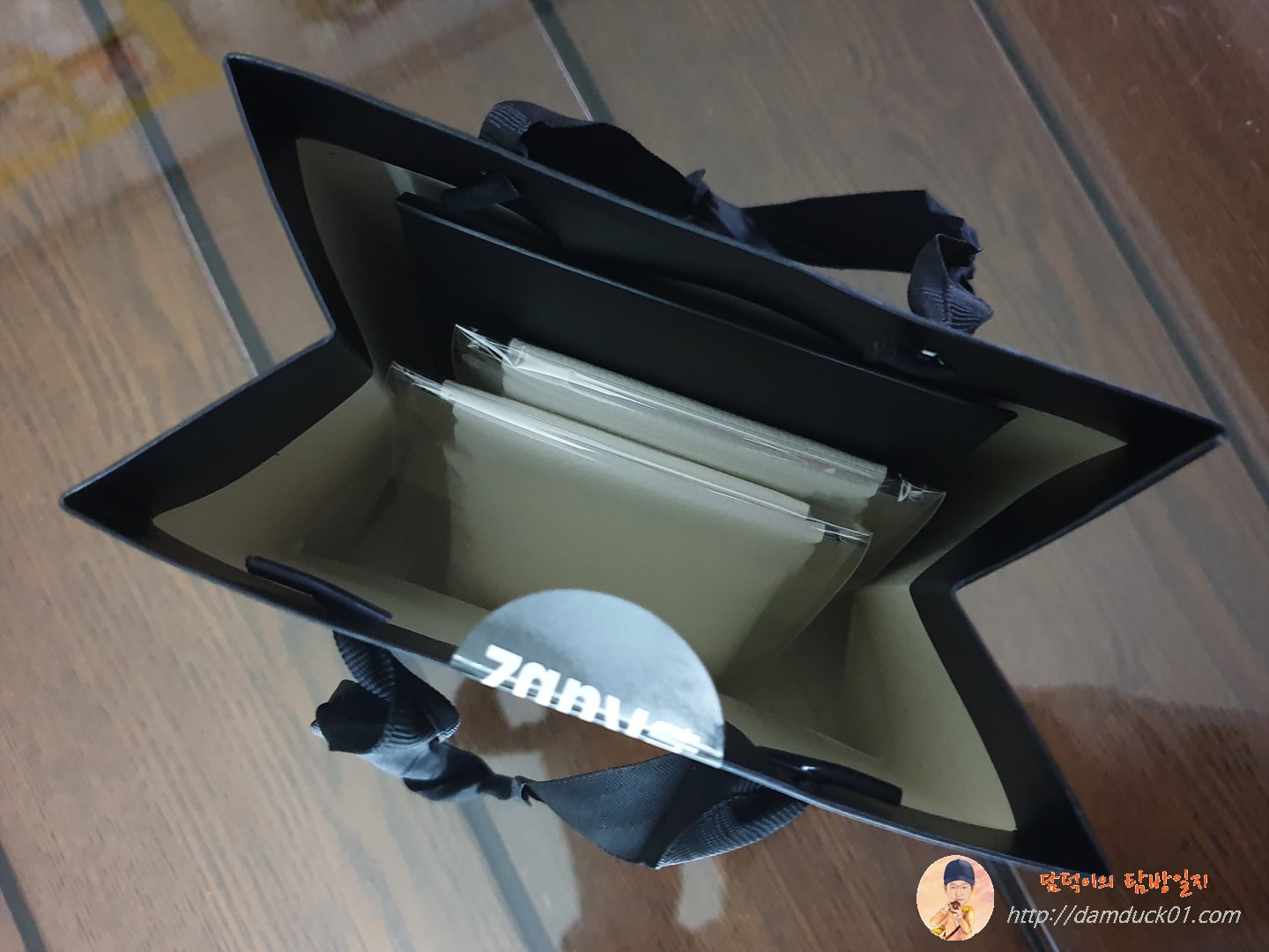 더럽즈(the Rubz) 쇼핑백 속