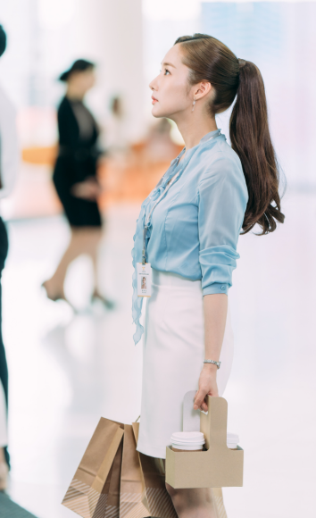 박민영 오피스룩