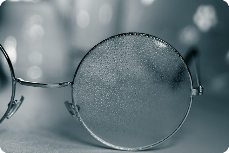 1. 렌즈 닦을 땐 무조건 전용 천 사용, 옷자락은 금물