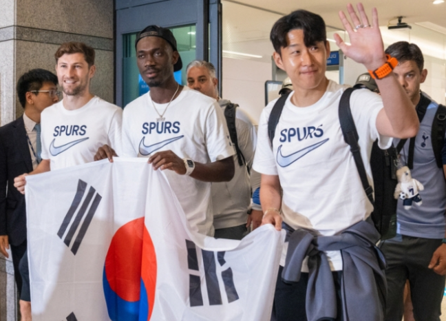 갤럭시 워치 울트라 차고 온 손흥민 입국!