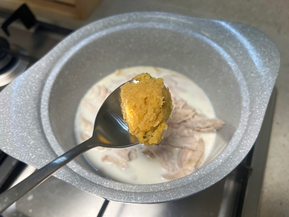 여기에 다진마늘 1/2스푼 넣어 주세요