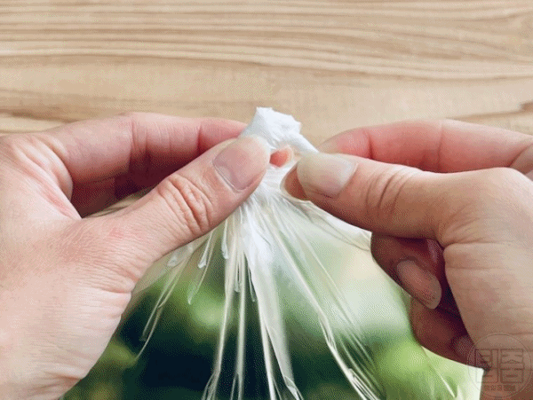 꽉 묶인 비닐봉투 매듭 쉽게 푸는법