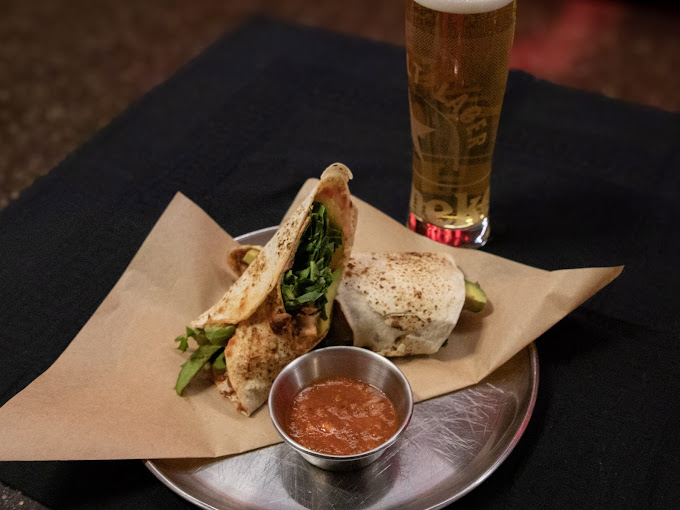 성수동 이색 술집 '캬바레 성수'