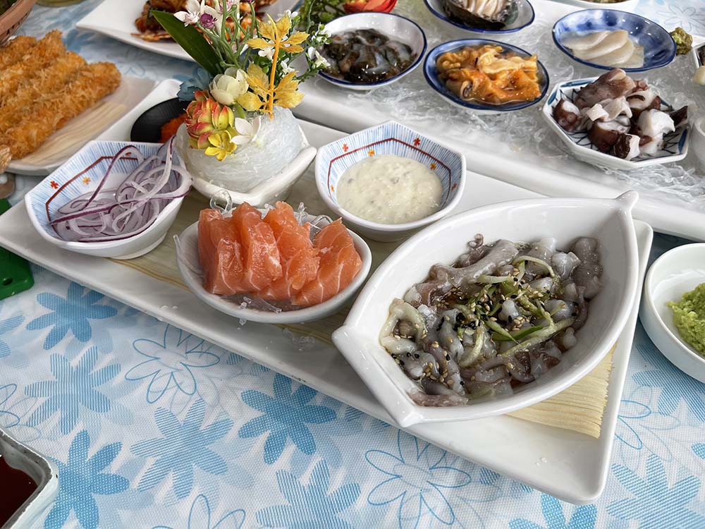용궁횟집 산낙지와 연어