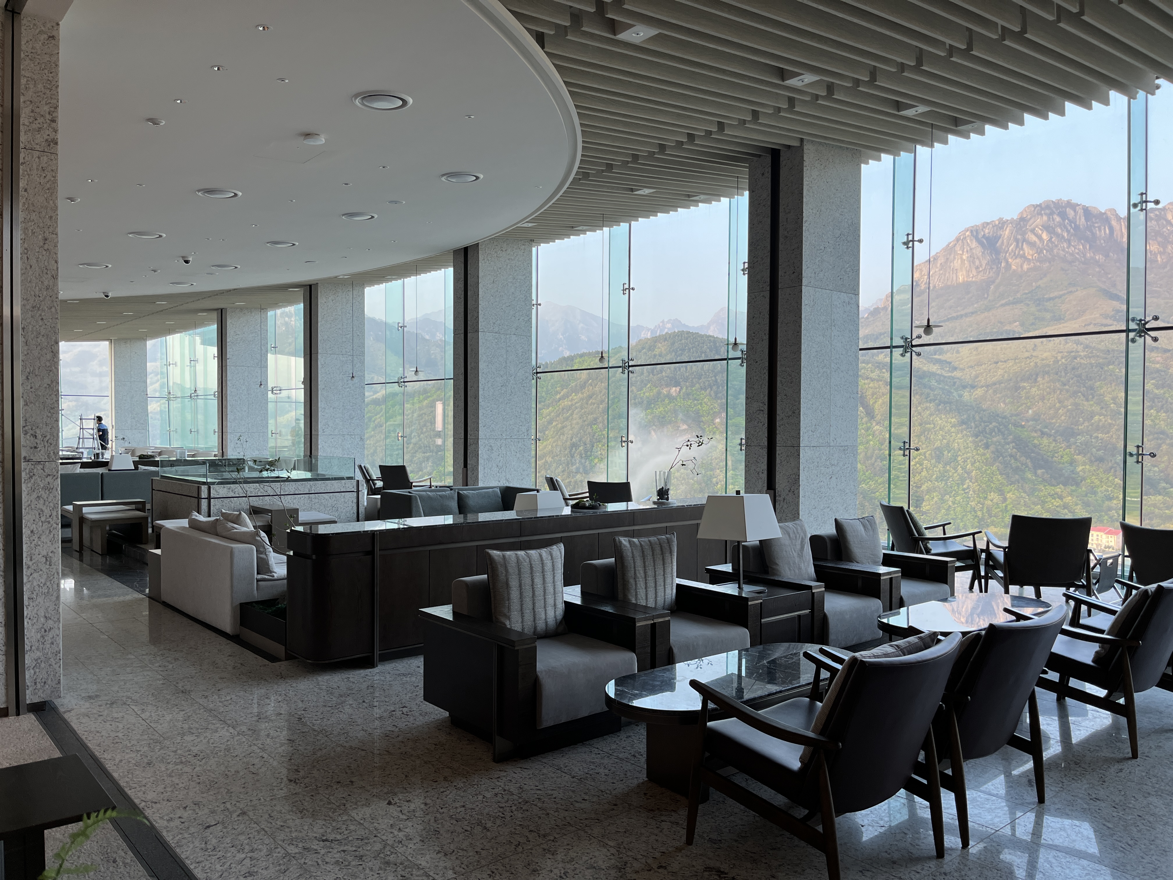 더-엠브로시아-울산바위-카페