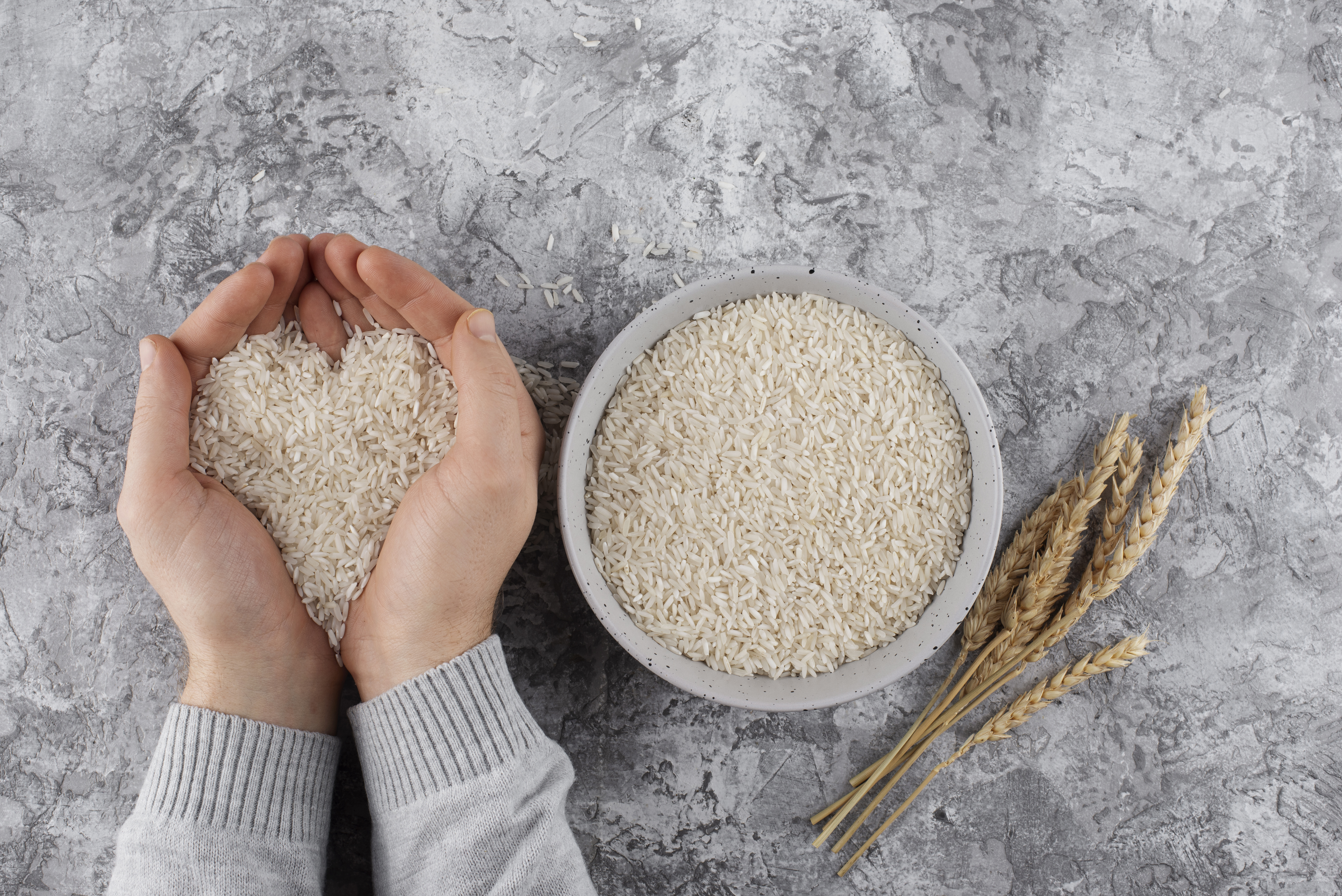 &copy; Top view bowl with rice and grains, freepik