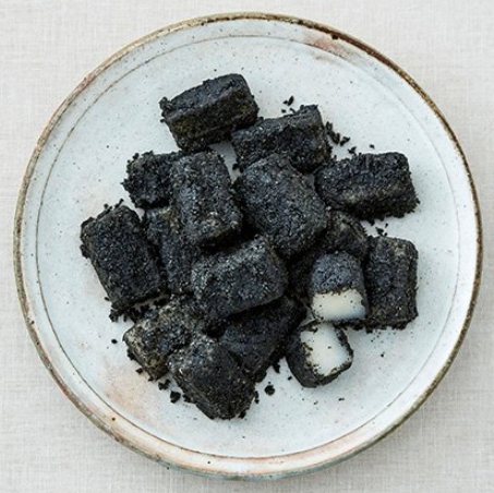 한국의 떡 종류 흑임자떡