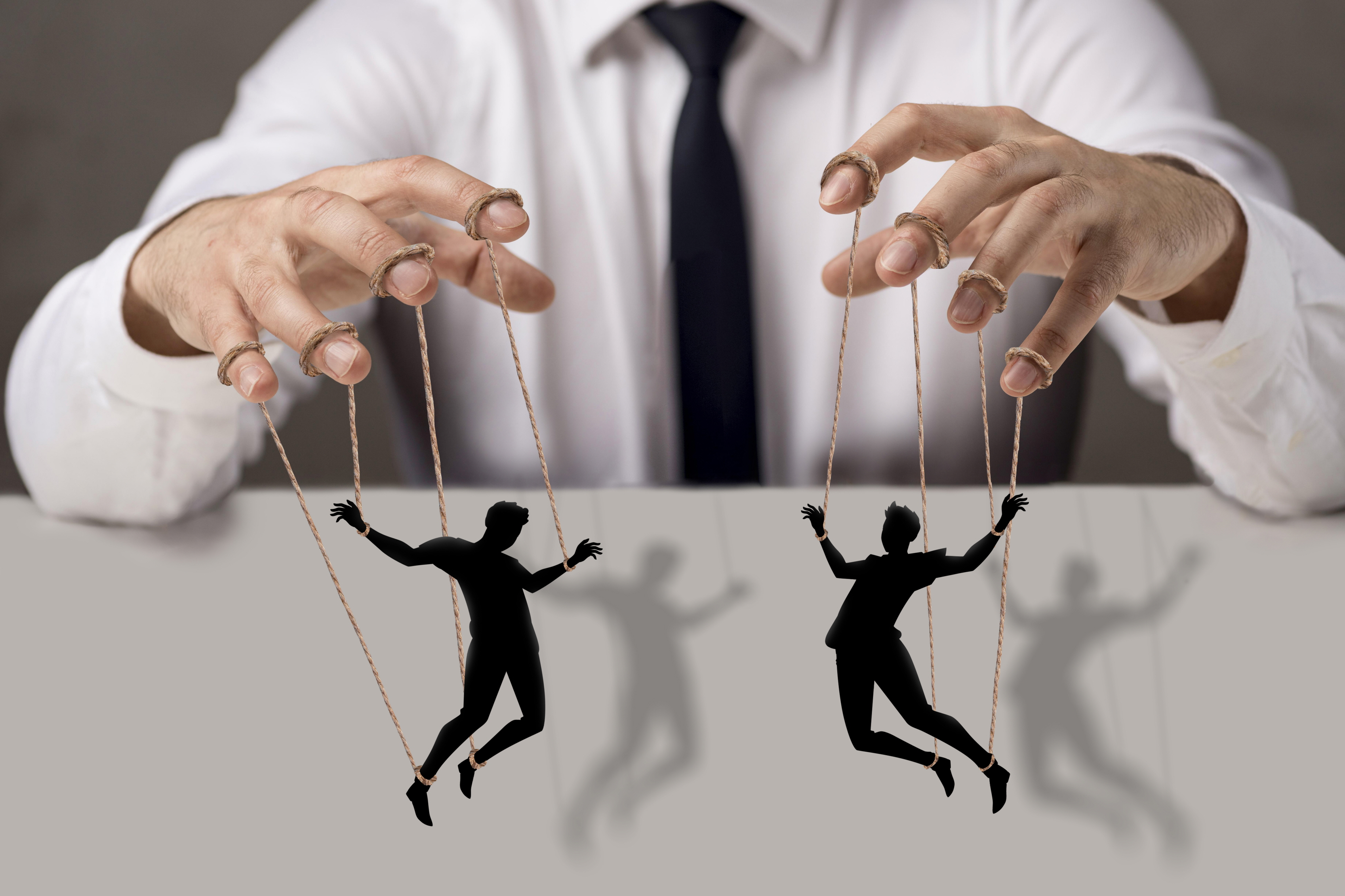 나르시시스트가 연인 관계에서 보이는 조종 전략