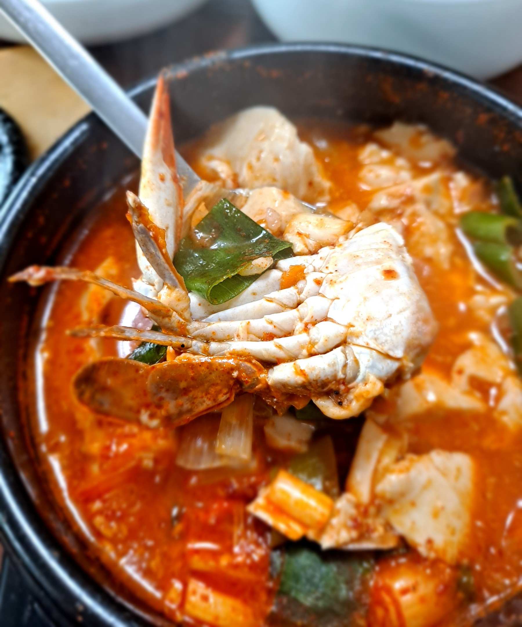 청설 찌개속 꽃게