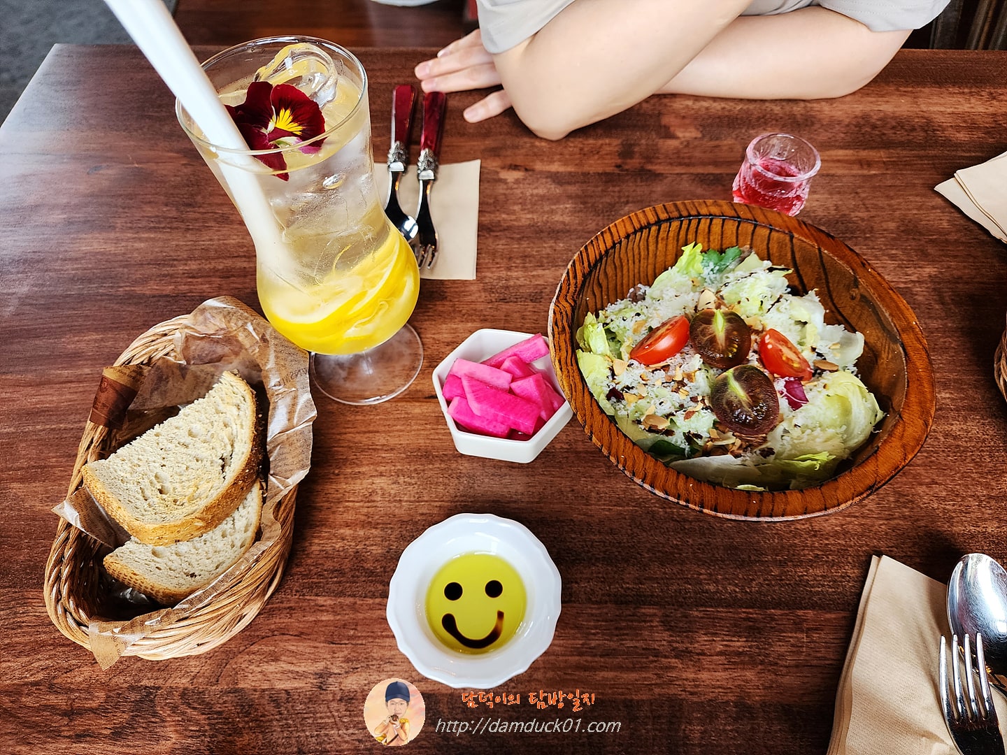 버건디 런치 세트