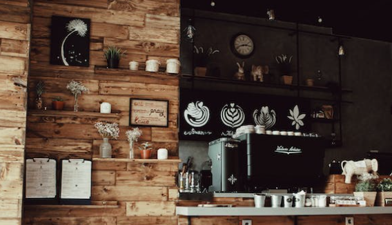 벽면 나무 인테리어