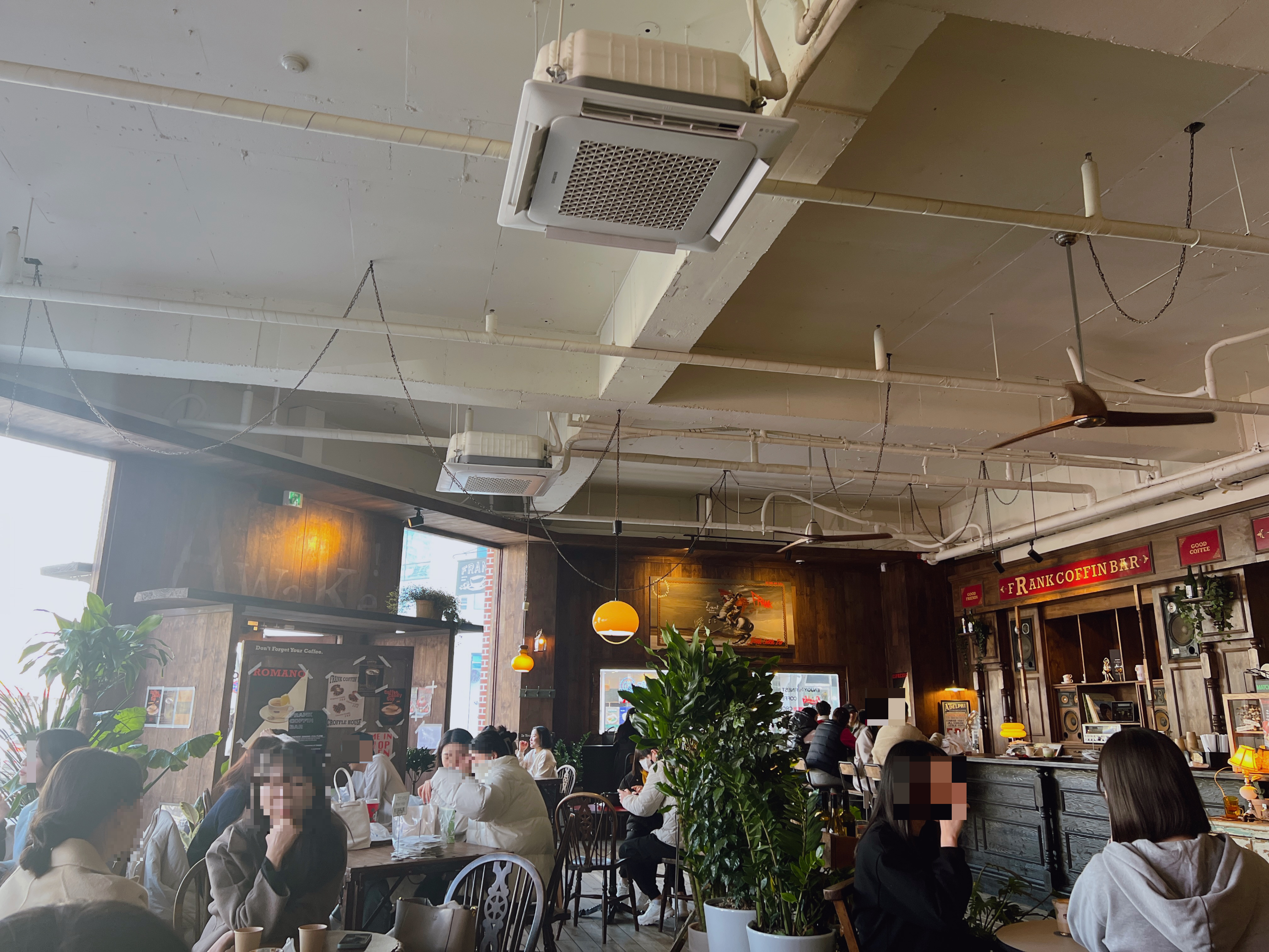 첨단 카페 '프랭크커핀바'