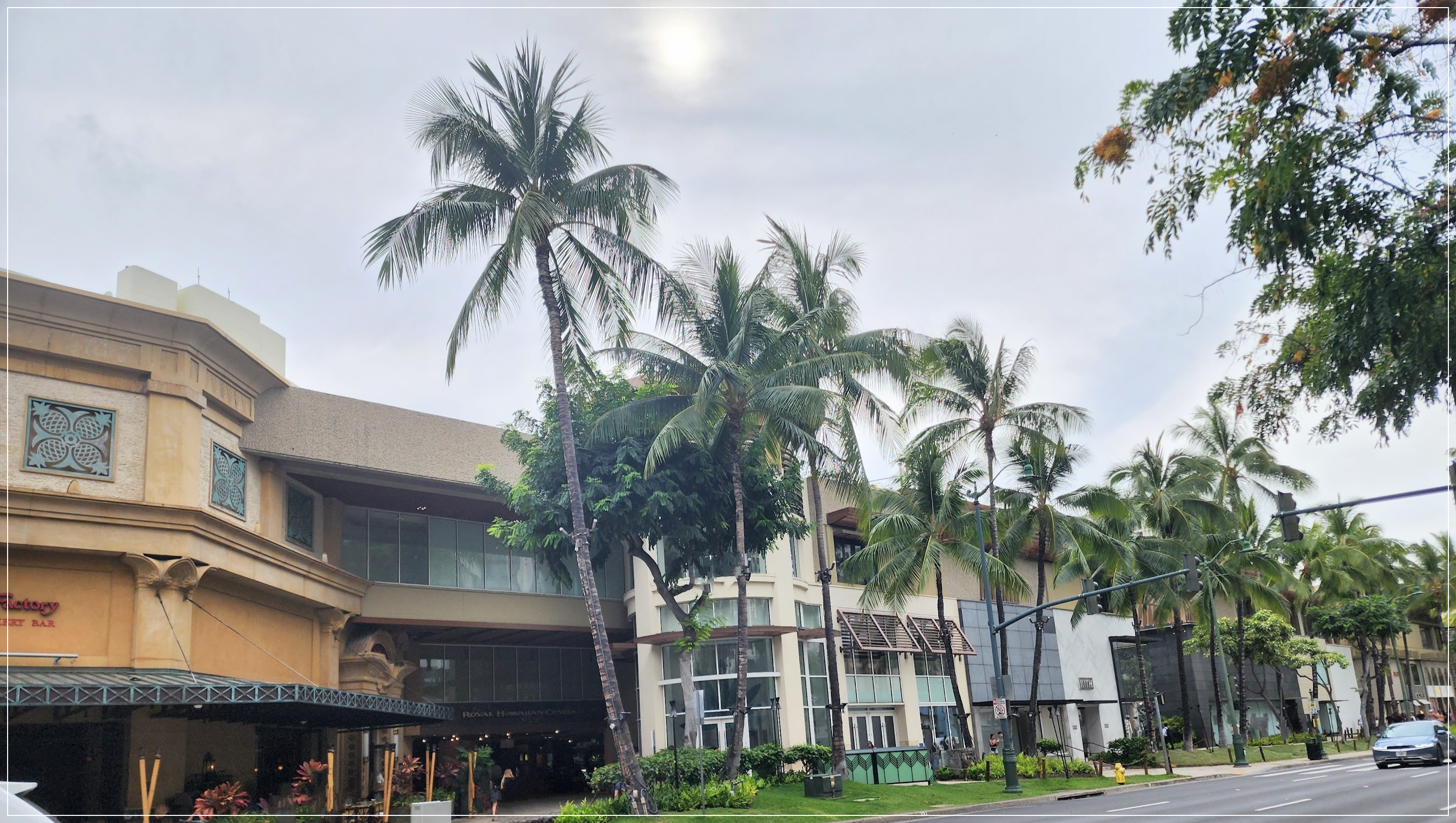 로얄 하와이안 센터 (Royal Hawaiian Center)