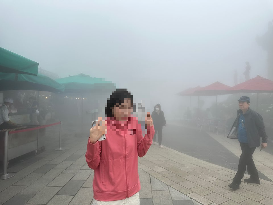 추워서 자켓을 사입었다.