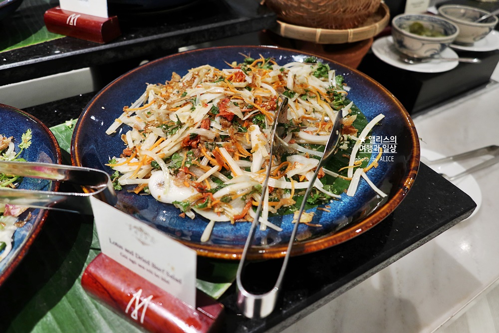 로열 호이안 엠갤러리 호텔 조식 후기 파이포 카페