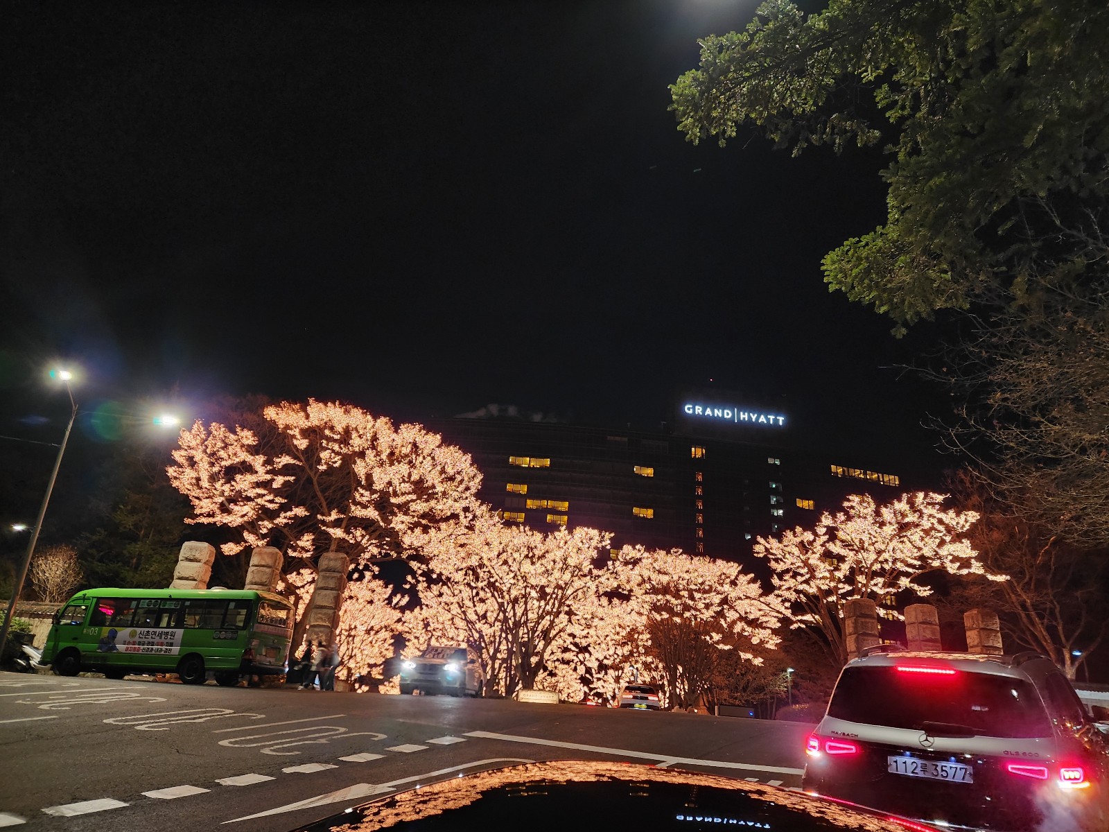 그랜드 하얏트 야외 조명 장식