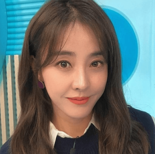 배우 박은혜님 얼굴 사진입니다.