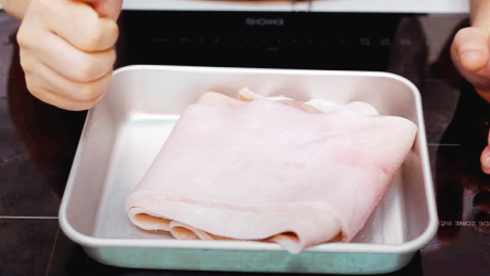 돼지껍데기 손질 안한 것