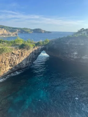 발리 브로큰 비치 Broken Beach 파도와 바람이 만든 천연 아치_16