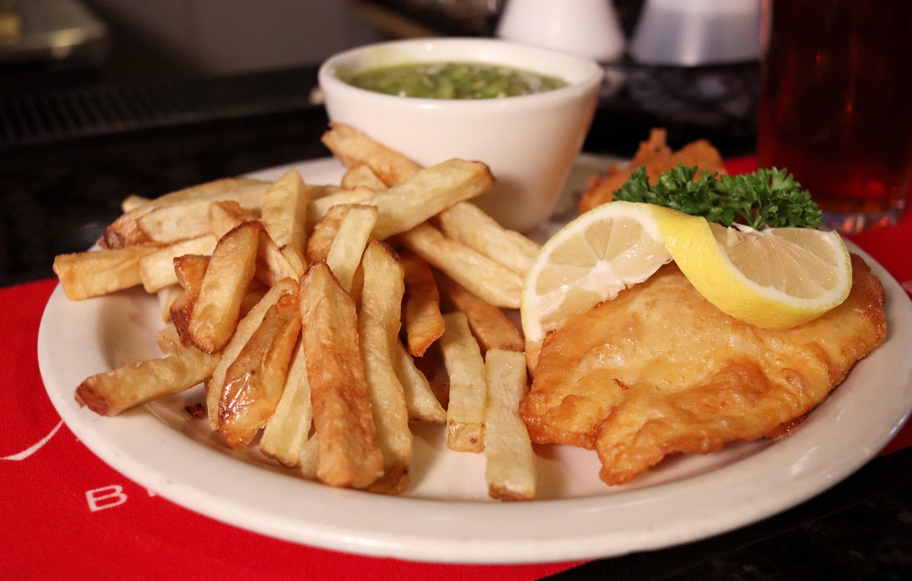 영국 대표 음식 피시앤칩스 음식 사진