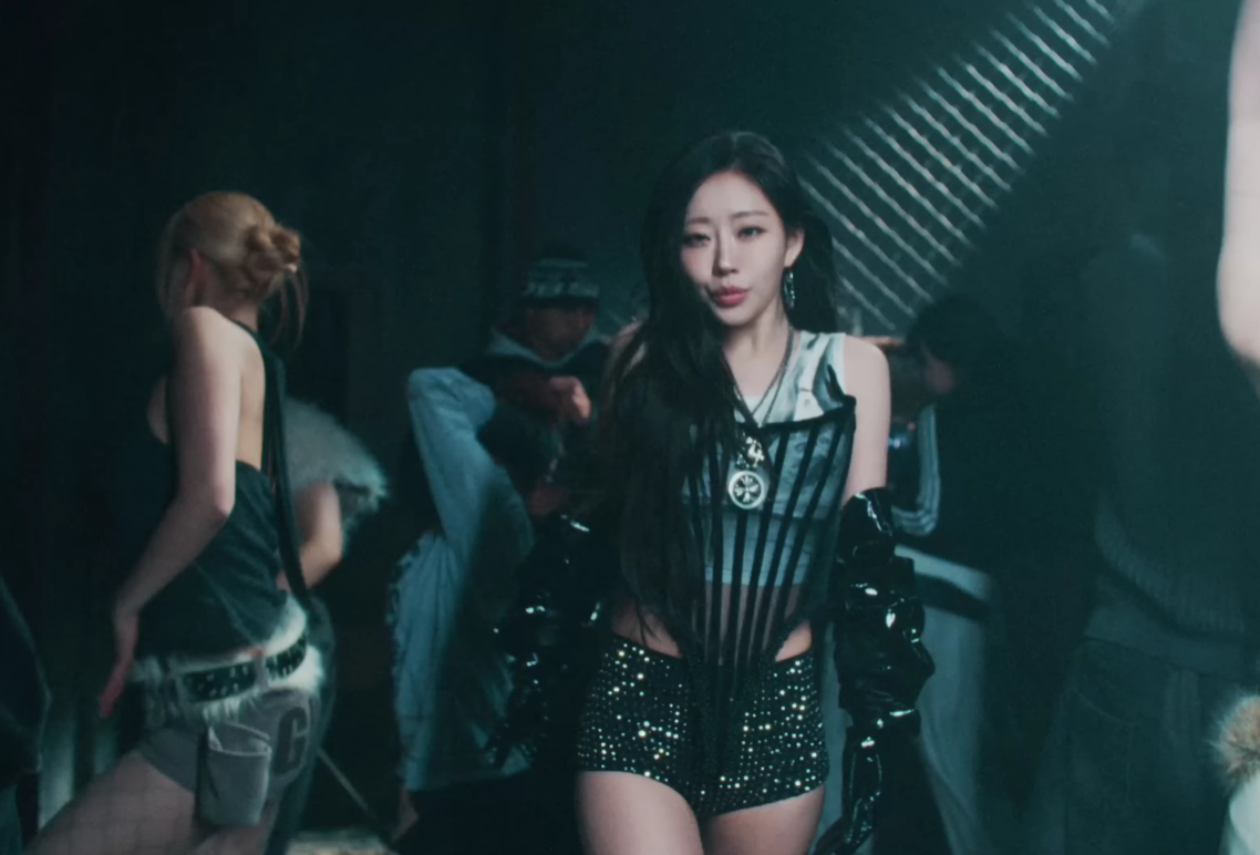 KISS OF LIFE Who is she