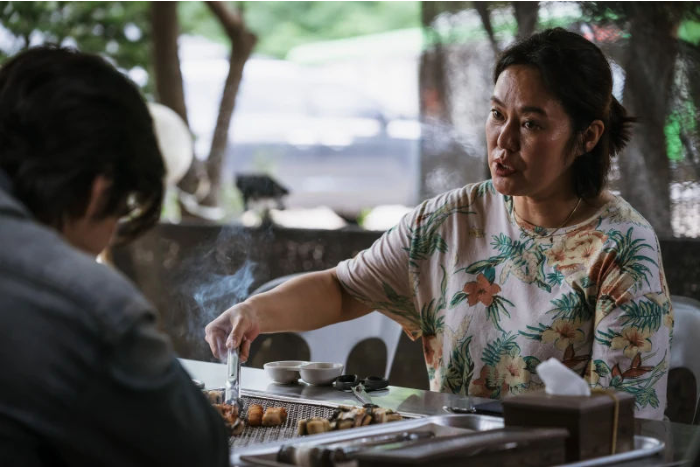영화 야당 강하늘 식탁에서 밥먹는 사진