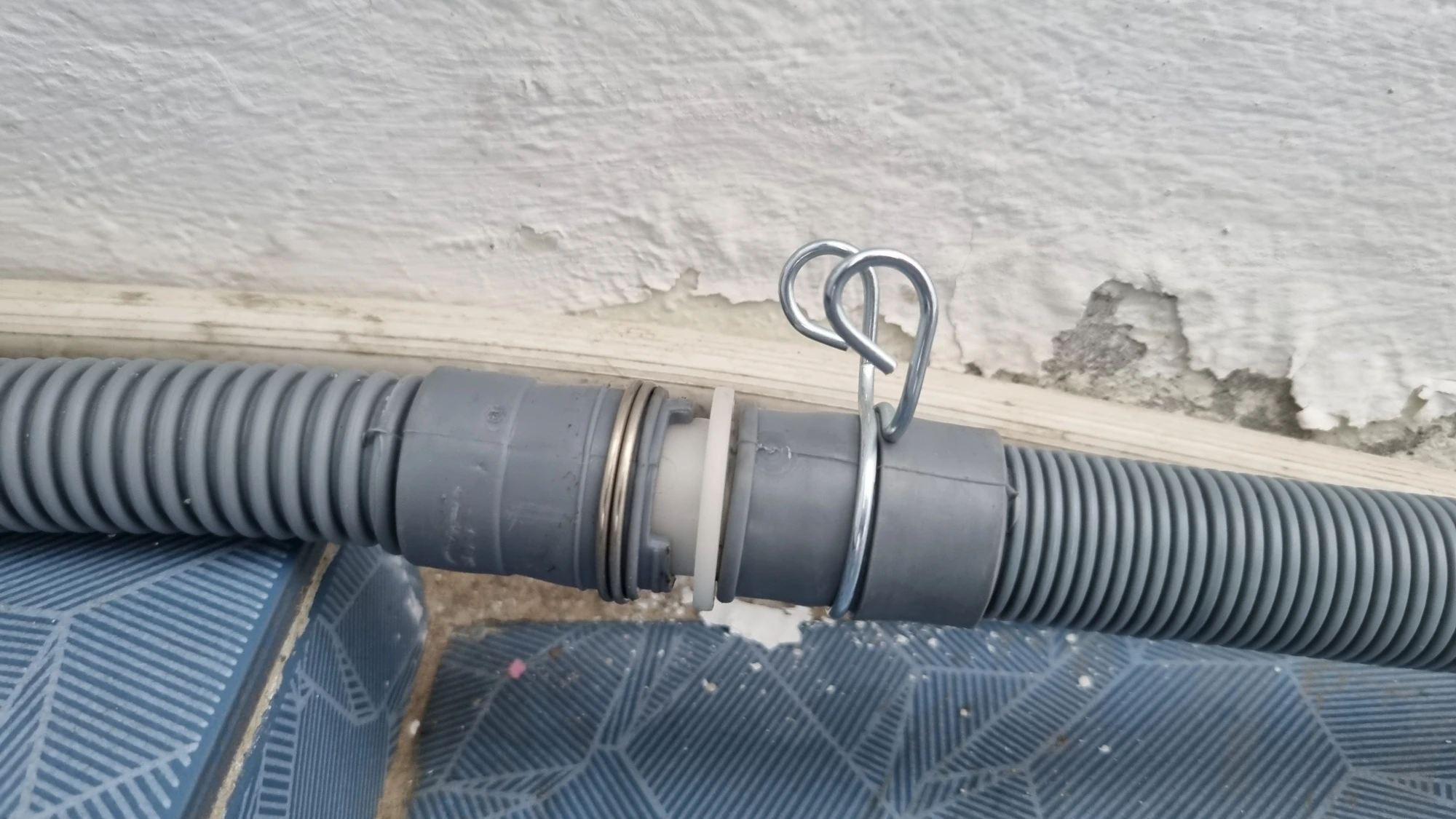 세탁기 배수관 연결 모습