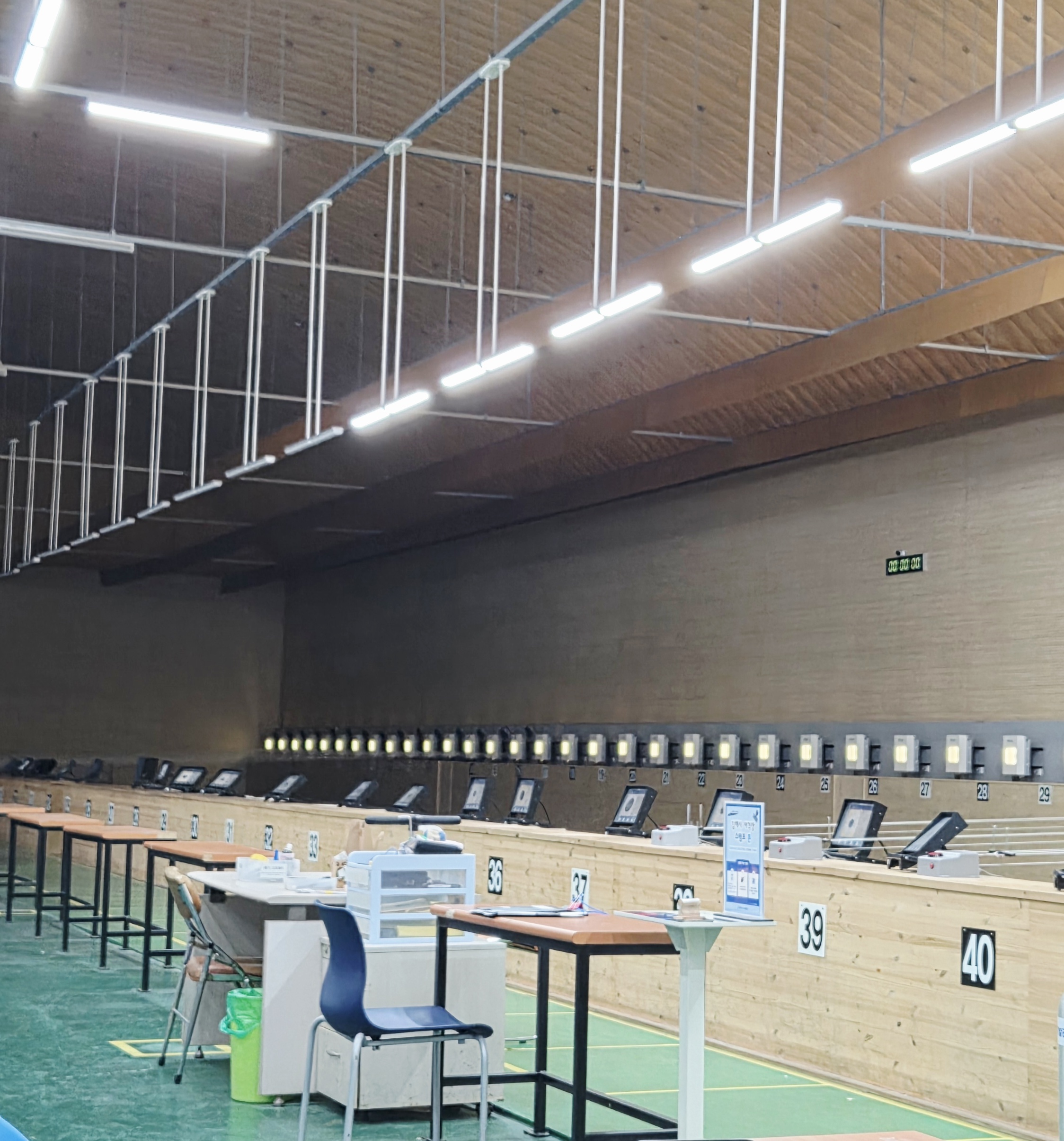 김해시 사격장 실내 모습