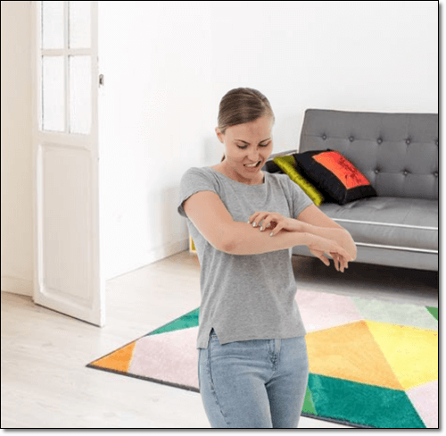 피부염 증상이 있는 여성