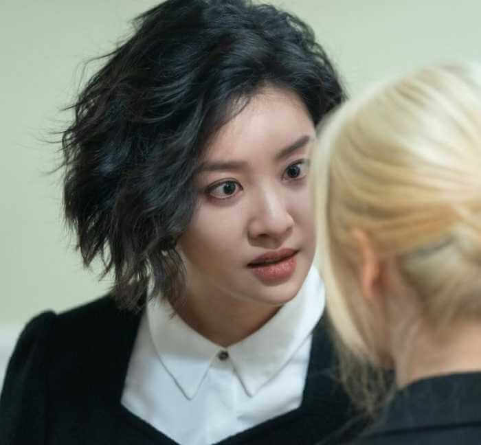 배우-차주영이-상대방을-노려보고-있는-사진