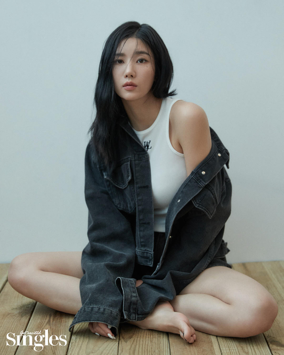권은비가 화보를 촬영했다. [사진=싱글즈]