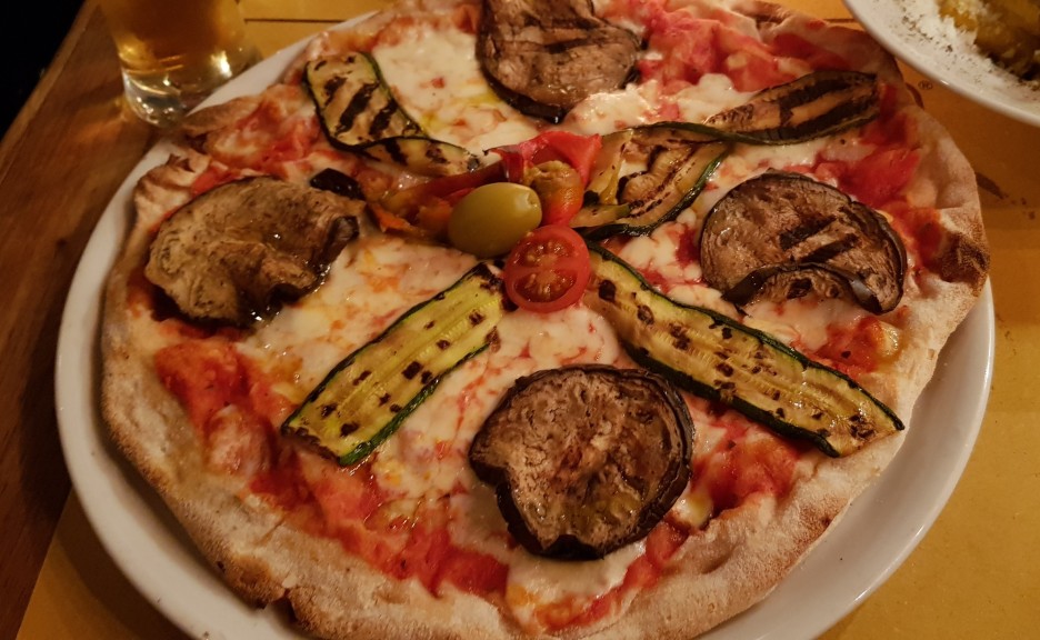 Cantina e Cucina의 가지피자