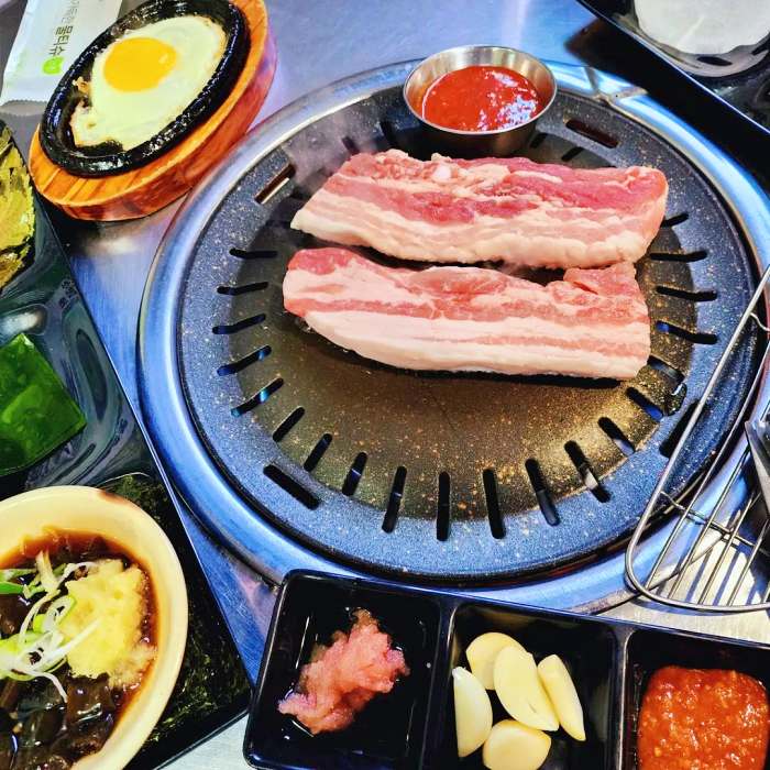 토요일은밥이좋아 토밥좋아 천안 삼겹살 김치찌개 맛집