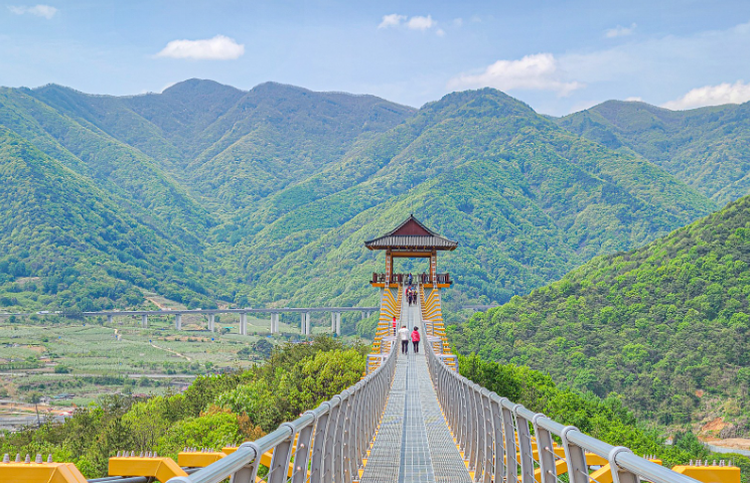 봉명산 출렁다리